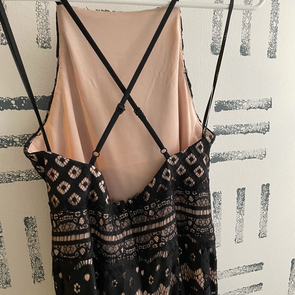 Lulu’s Bodycon Dress - Picture 2 of 4